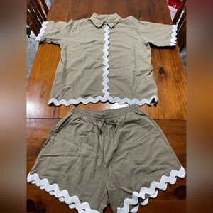 Tan Two-Piece Button Up Short Sleeve Shorts Set with White Scalloped Trim‎ Large